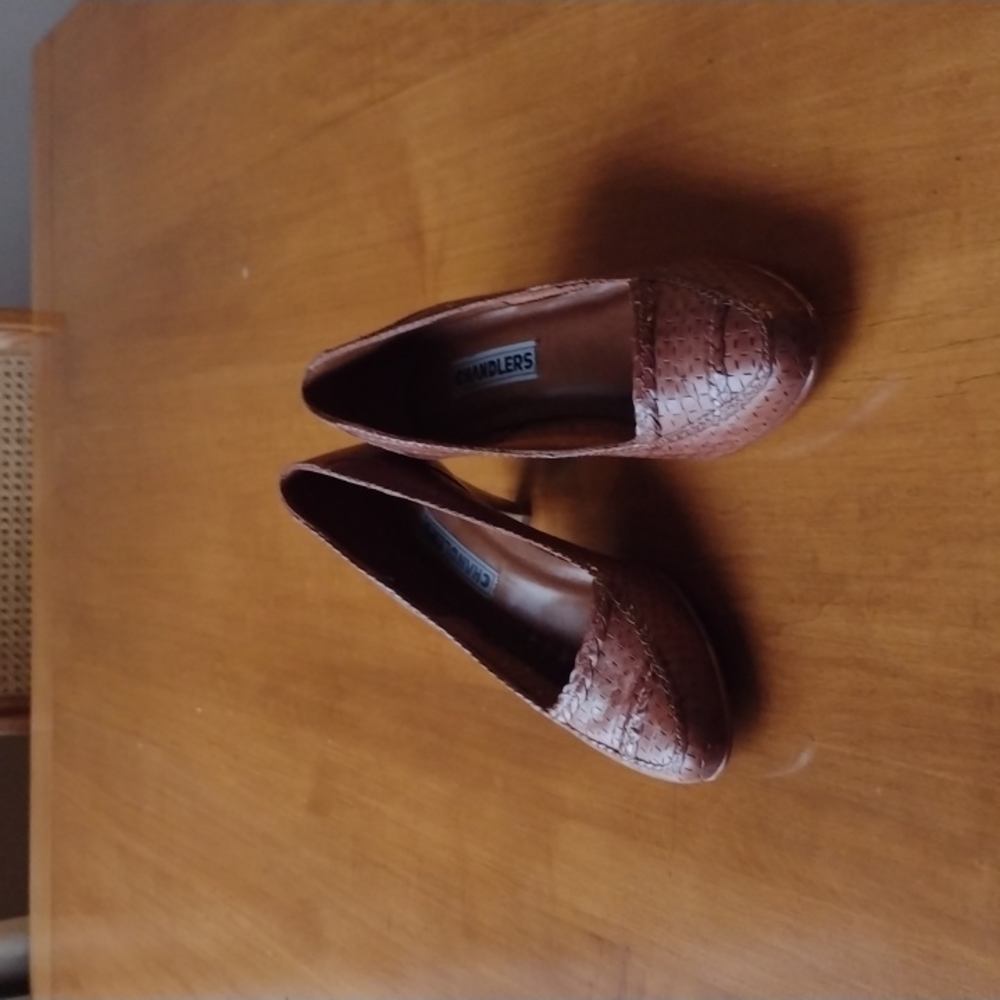 Low-Heeled Leather Shoes